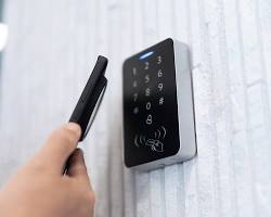 Keypads & Mobile Readers